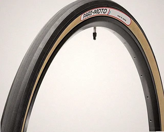 Panaracer Pari-Moto Tire - 650b x 42, Clincher, Folding, Black/Amber