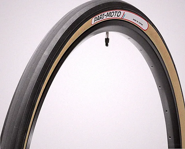 Panaracer PariMoto Tire 650b x 42 PSI 50 Clincher Folding Black/Amber
